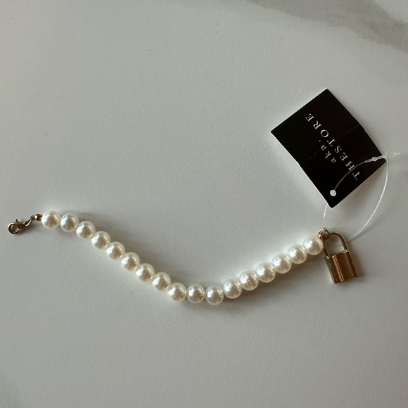 Pearl Bracelet - Picture 4 of 4